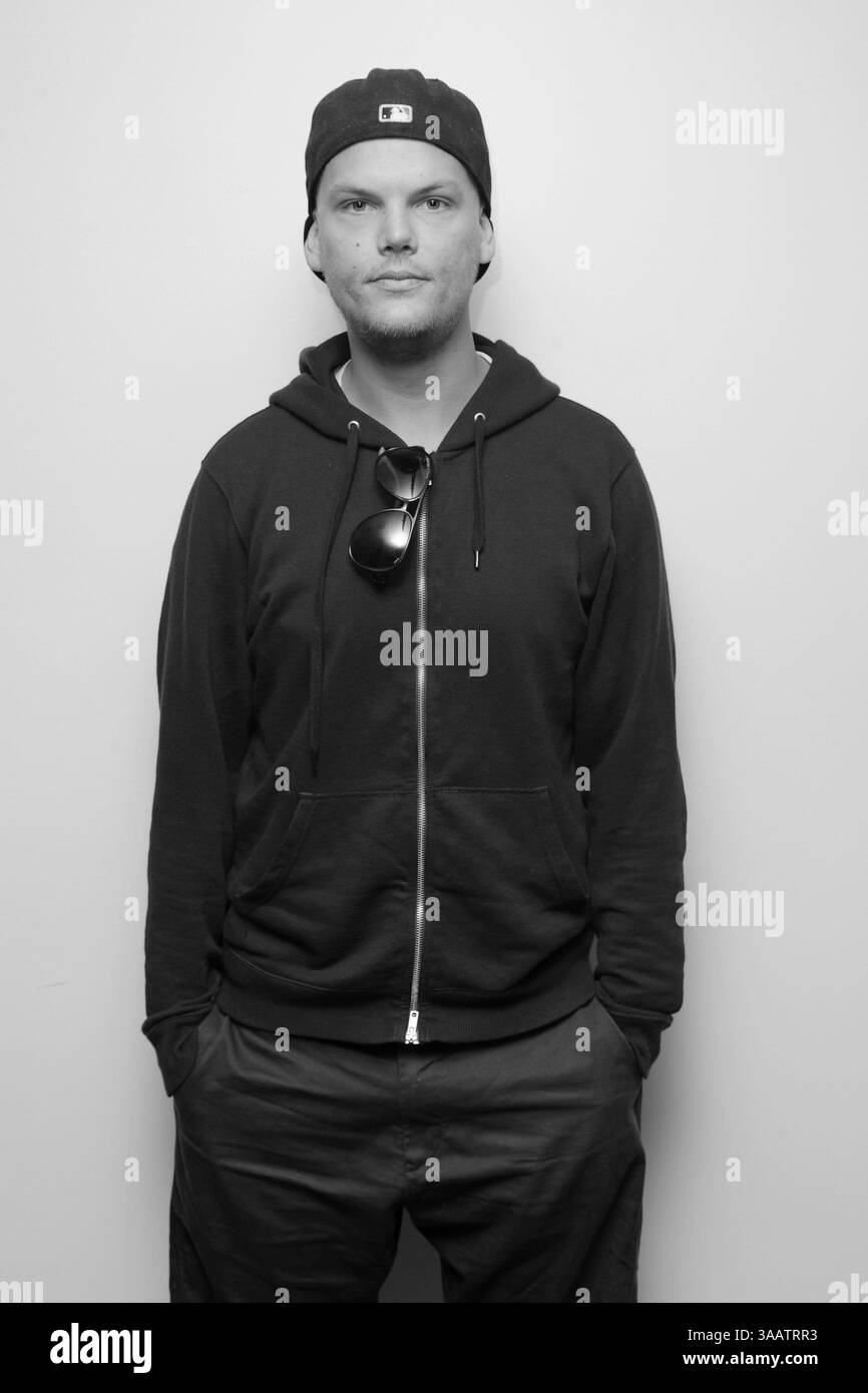 12 février 2016 - Fort Lauderdale, Floride, États-Unis d'Amérique - HOLLYWOOD, FL - 12 FÉVRIER : Avicii visite la station de radio 97,3 The Hits. Tim Bergling, mieux connu sous son nom de scène Avicii, est un musicien électronique suédois, DJ, remixeur et producteur de disques le 12 février 2016 à Hollywood, en Floride. Personnes : Avicii. (Crédit image : © Storms Media Group/SMG via ZUMA Wire) Banque D'Images