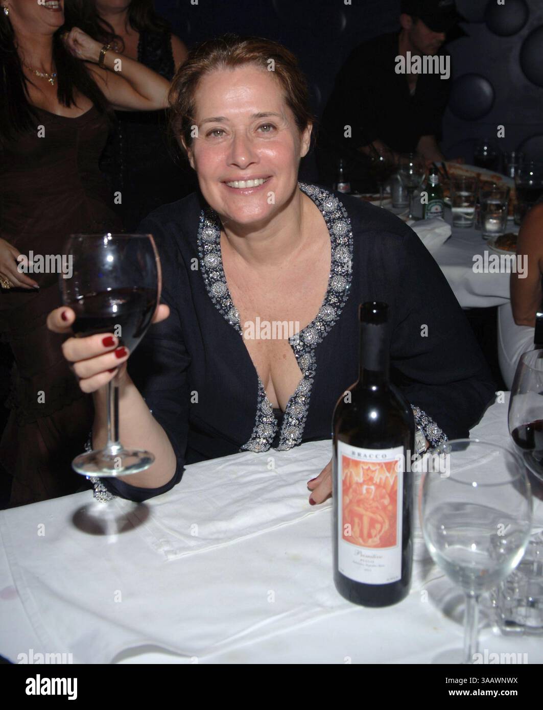 SMG Sopranos Recap 061007 01.JPG ((COUVERTURE EXCLUSIVE) )..TOUTES LES PHOTOS PRISES en 2005-2007 EN FLORIDE États-Unis ( fichier photos) ..MIAMI BEACH - 10 JUIN 2007 : (COUVERTURE EXCLUSIVE) The Sopranos est une série télévisée américaine créée par David Chase et diffusée à l'origine sur le réseau HBO. L'émission tourne autour du patron de la mafia du New Jersey Tony Soprano et des difficultés qu'il rencontre alors qu'il essaie d'équilibrer les exigences souvent contradictoires de sa vie familiale et de l'organisation criminelle qu'il dirige. La série met en vedette, entre autres, James Gandolfini, Lorraine Bracco, Edie Falco, et Michael Imperioli. Le Banque D'Images