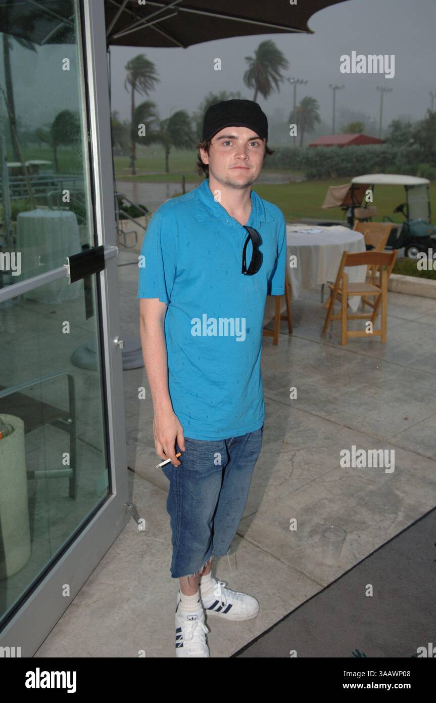 SMG Sopranos Recap 061007 40.JPG..TOUTES LES PHOTOS PRISES EN 2005-2007 EN FLORIDE USA ( fichier photos) ..MIAMI BEACH - 10 JUIN 2007 : les Sopranos est une série télévisée américaine créée par David Chase et diffusée à l'origine sur le réseau HBO. L'émission tourne autour du patron de la mafia du New Jersey Tony Soprano et des difficultés qu'il rencontre alors qu'il essaie d'équilibrer les exigences souvent contradictoires de sa vie familiale et de l'organisation criminelle qu'il dirige. La série met en vedette, entre autres, James Gandolfini, Lorraine Bracco, Edie Falco, et Michael Imperioli. Le spectacle comprend un grand casting et plusieurs membres Banque D'Images