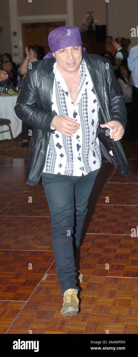 SMG Sopranos Recap 061007 46.JPG..TOUTES LES PHOTOS PRISES EN 2005-2007 EN FLORIDE USA ( fichier photos) ..MIAMI BEACH - 10 JUIN 2007 : les Sopranos est une série télévisée américaine créée par David Chase et diffusée à l'origine sur le réseau HBO. L'émission tourne autour du patron de la mafia du New Jersey Tony Soprano et des difficultés qu'il rencontre alors qu'il essaie d'équilibrer les exigences souvent contradictoires de sa vie familiale et de l'organisation criminelle qu'il dirige. La série met en vedette, entre autres, James Gandolfini, Lorraine Bracco, Edie Falco, et Michael Imperioli. Le spectacle comprend un grand casting et plusieurs membres Banque D'Images