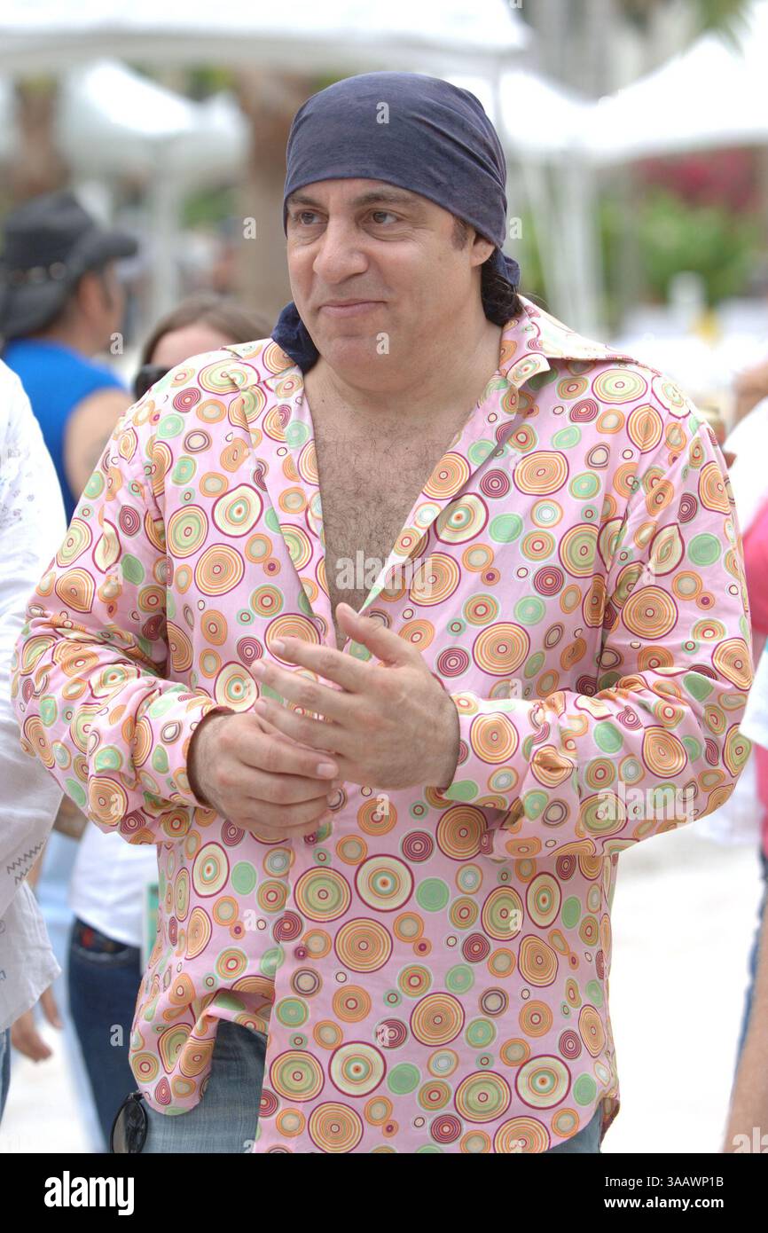 SMG Sopranos Recap 061007 49.JPG..TOUTES LES PHOTOS PRISES EN 2005-2007 EN FLORIDE USA ( fichier photos) ..MIAMI BEACH - 10 JUIN 2007 : les Sopranos est une série télévisée américaine créée par David Chase et diffusée à l'origine sur le réseau HBO. L'émission tourne autour du patron de la mafia du New Jersey Tony Soprano et des difficultés qu'il rencontre alors qu'il essaie d'équilibrer les exigences souvent contradictoires de sa vie familiale et de l'organisation criminelle qu'il dirige. La série met en vedette, entre autres, James Gandolfini, Lorraine Bracco, Edie Falco, et Michael Imperioli. Le spectacle comprend un grand casting et plusieurs membres Banque D'Images