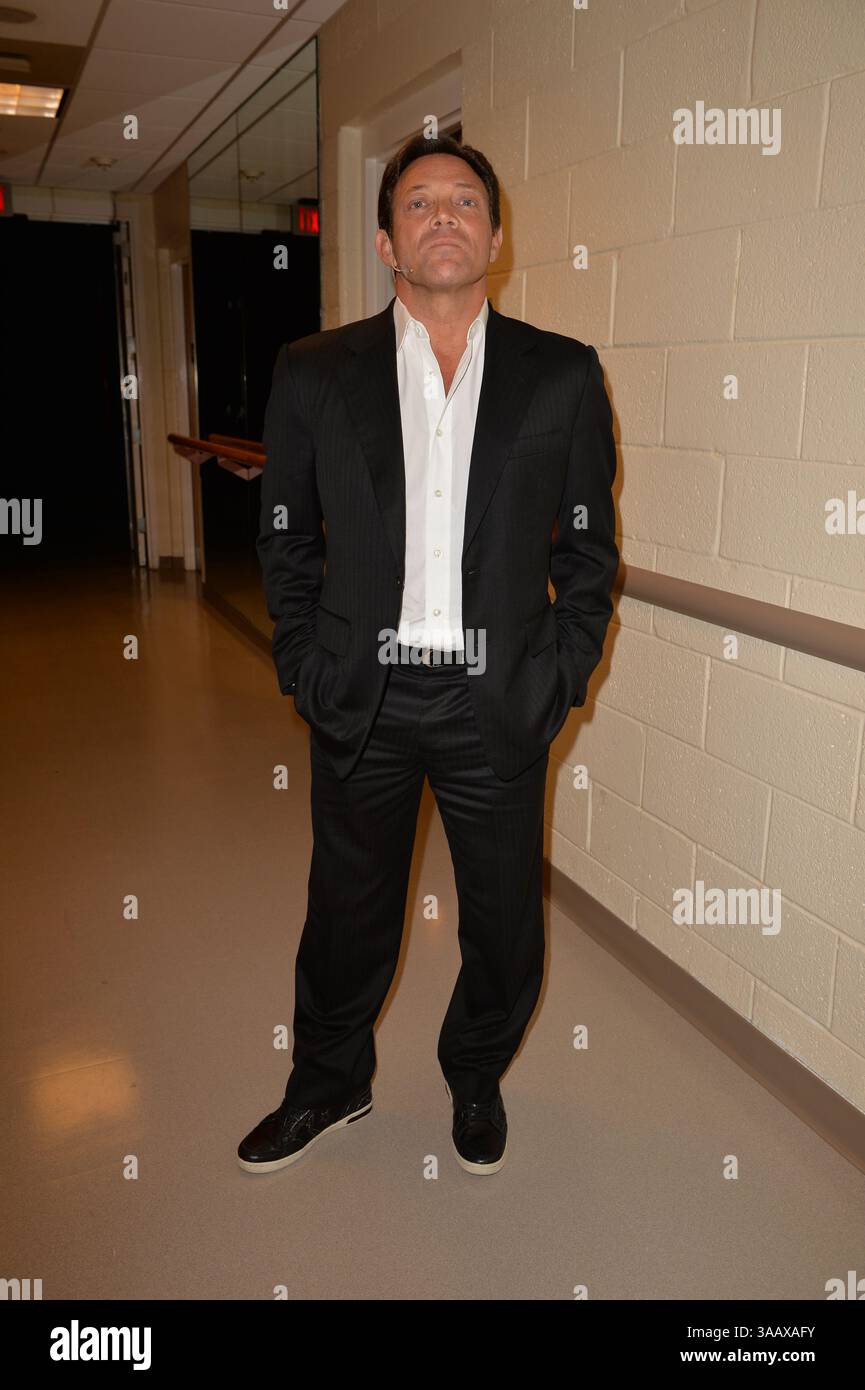 MIAMI, FL - 17 SEPTEMBRE : (EXCLUSIF C0VERAGE) animateur de motivation Jordan Belfort dans les coulisses avant de parler à son séminaire « le pouvoir de persuasion en utilisant le système de ligne droite du loup de Wall Street » le 17 septembre 2014 à Fort Lauderdale, Floride... personnes : Jordan Belfort. (Crédit image : © SMG via ZUMA Wire) Banque D'Images