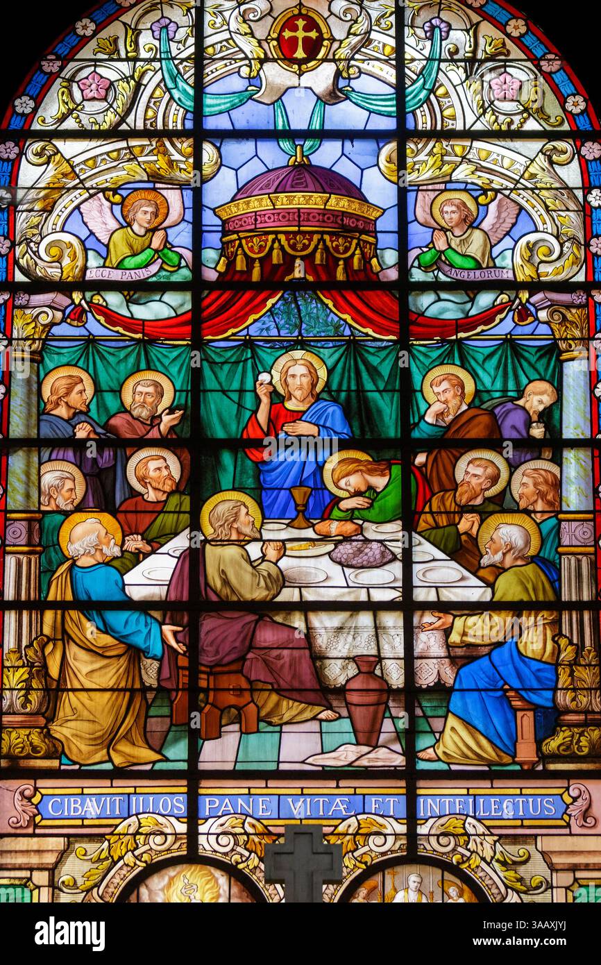 France, territoire de Belfort, Belfort, cathédrale Saint-Christophe construite en style classique entre 1727 et 1750 par Henri Schuller d'après les plans de Jacques Philippe Mareschal, vitrail représentant la Cène Banque D'Images