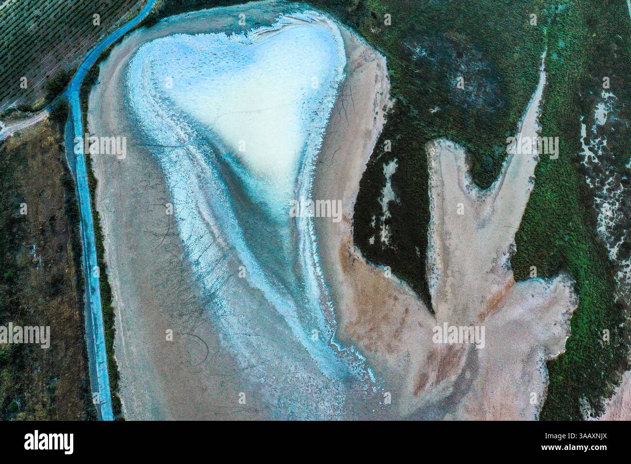 France, Aude, Parc naturel régional Narbonnaise en Méditerranée, Côte du midi, Côte du midi, Grand Narbonne, Gruissan, vue aérienne de l'île Saint-Martin au lever du soleil, (vue aérienne) Banque D'Images