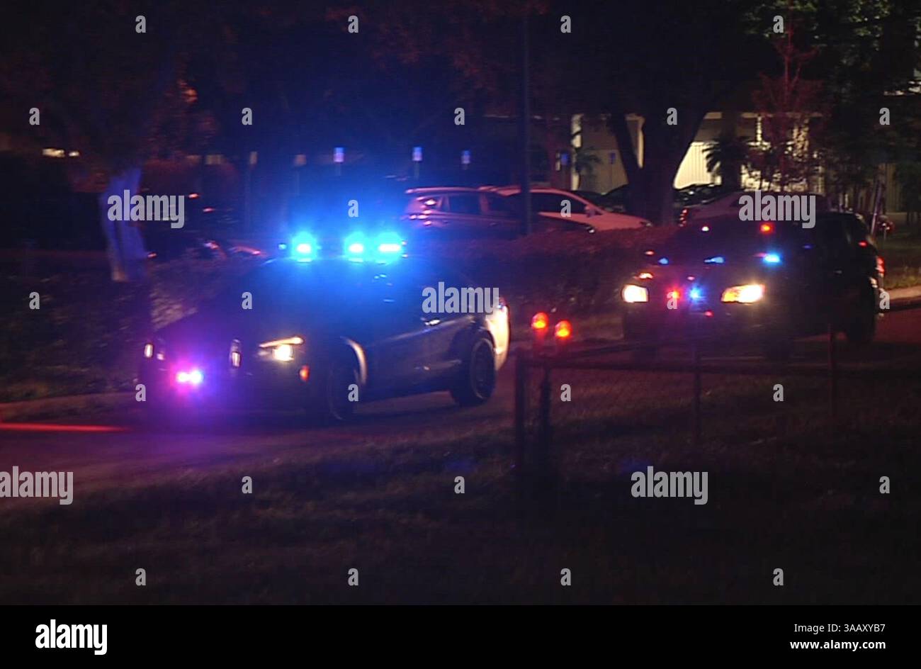 15 février 2018 - Fort Lauderdale, Floride, États-Unis d'Amérique - PAS DE MÉDIAS SOCIAUX , INSTAGRAM , TWIITER OU FACEBOOK ..FORT LAUDERDALE, FL - 14 FÉVRIER : Dr Igor Nichiporenko (à gauche), directeur médical des chirurgiens traumatologiques, et Dr Evan Boyar (à droite), directeur médical des chirurgiens d'urgence, tous deux du centre d'urgence sanitaire de Broward où les victimes d'une fusillade Marjory Stoneman High School Douglas ont été traitées, parlent aux médias à Parkland, Floride, le 14 février 2018. Un ancien étudiant armé d'un fusil AR-15 a ouvert le feu sur un lycée de Floride, tuant au moins 17 personnes, fonctionnaires sa Banque D'Images