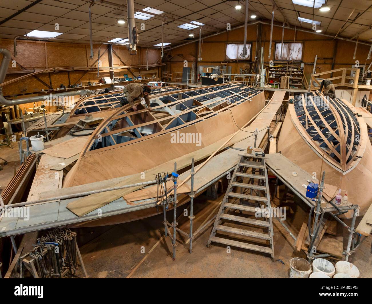 France, Gironde, bassin d'Arcachon, Gujan-Mestras, port de Larros, chantier naval de Dubourdieu, le plus ancien chantier naval en activité continue en France, fabrication de bateaux en bois haut de gamme et sur mesure Banque D'Images