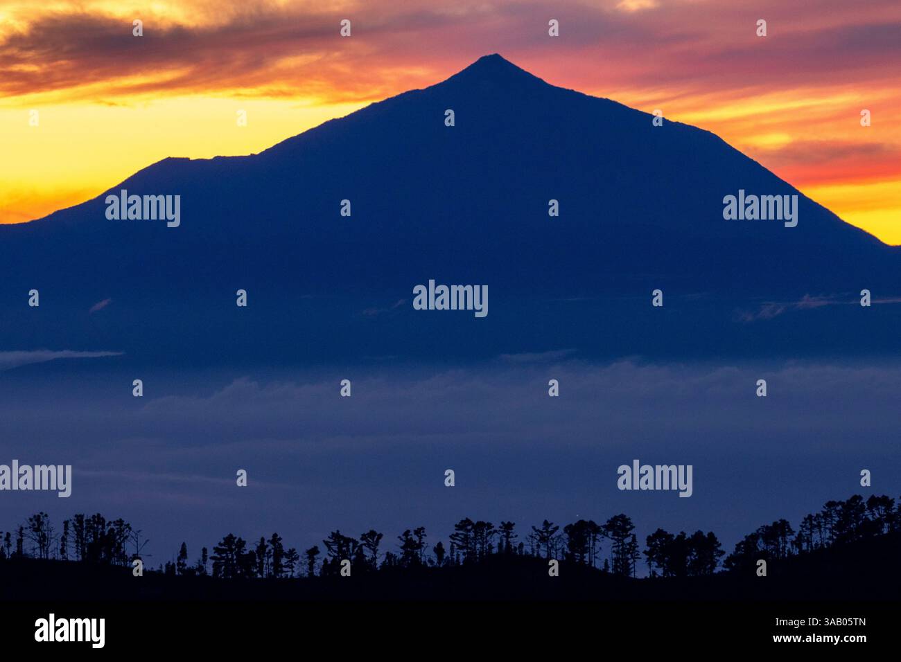 Espagne, îles Canaries, île de Tenerife et le volcan Teide vu de la Palma Banque D'Images