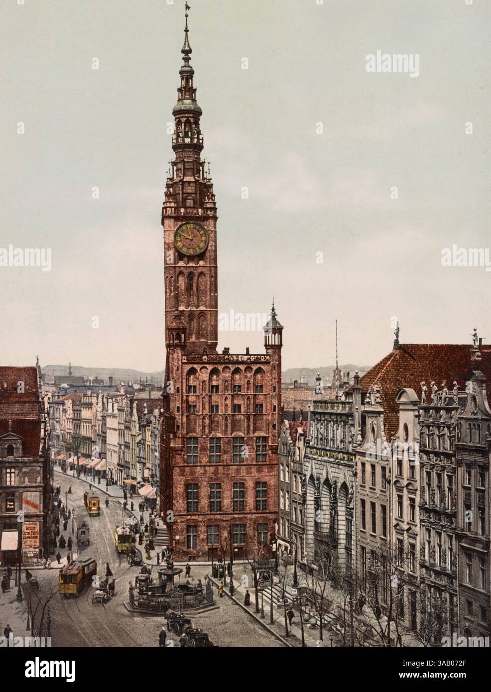 Tirage photochrom vintage de Danzig, Pologne, montrant l'hôtel de ville et la cour d'Artus. Banque D'Images