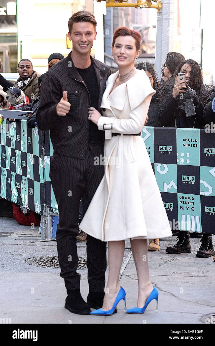 22 mars 2018 - New York, NY, États-Unis - Patrick Schwarzenegger et Bella Thorne ont fait une apparition sur Build Series à New York le 22 mars 2018. (Crédit image : © Kristin Callahan/Ace Pictures via ZUMA Press) Banque D'Images