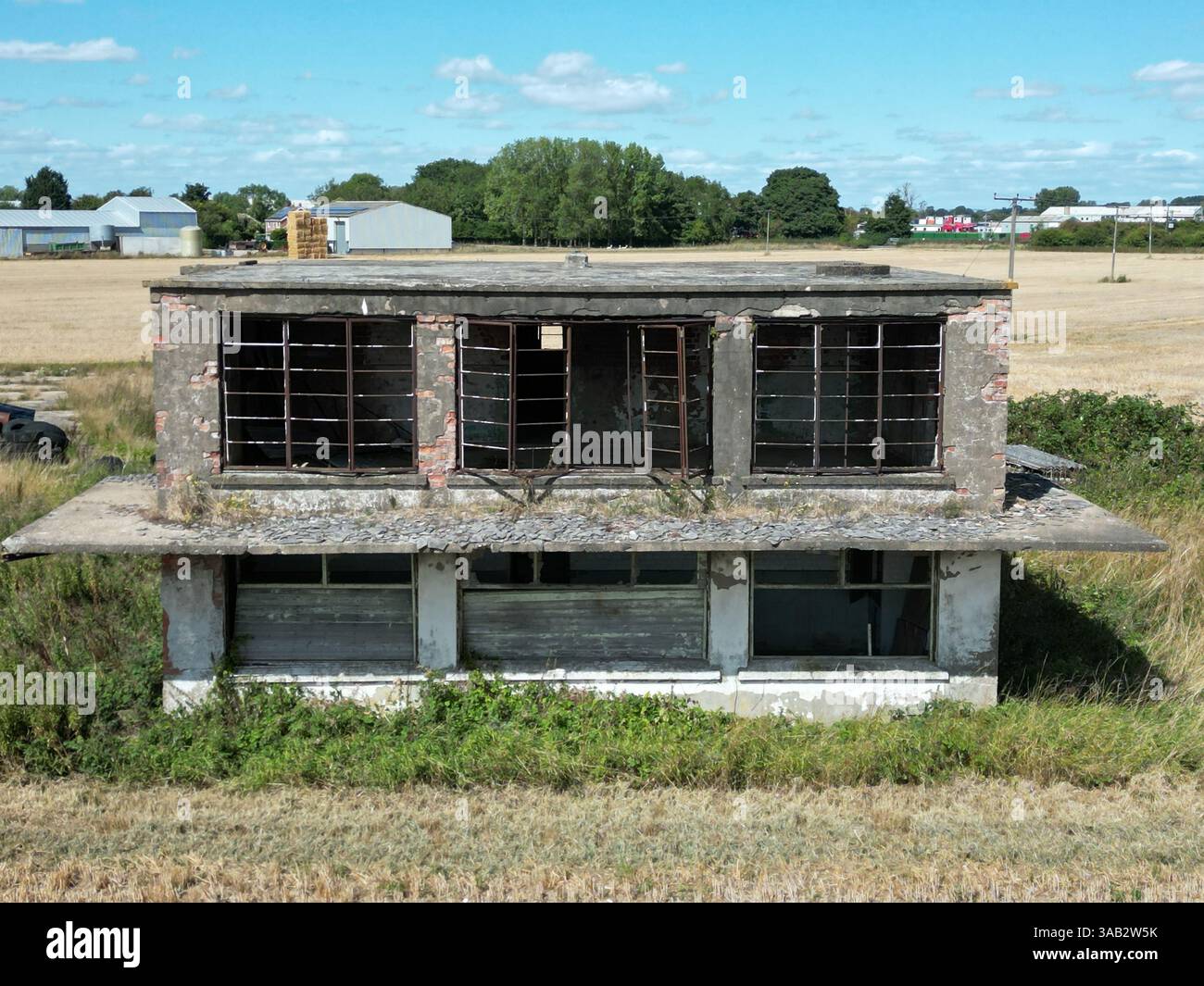 Tour de contrôle de la RAF Catfoss East Yorkshire, aérodrome militaire de la deuxième guerre mondiale. Bureau de surveillance de la station de bombardiers militaires forma Banque D'Images