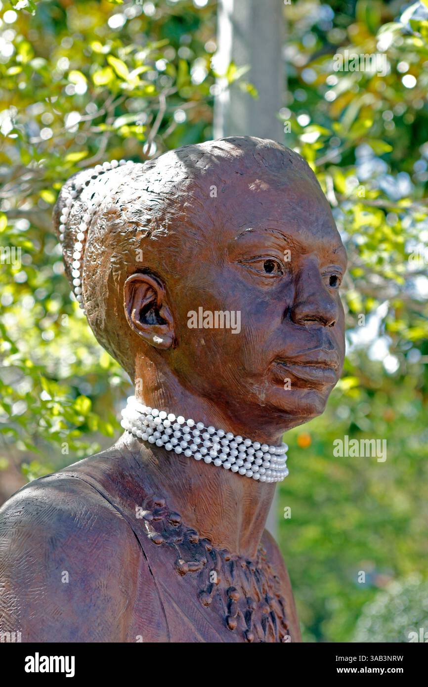 Nina Simone, légendaire chanteuse américaine, auteur-compositeur, pianiste et militante des droits civiques statue à Nina Simone Plaza dans la ville natale de Tryon NC Banque D'Images