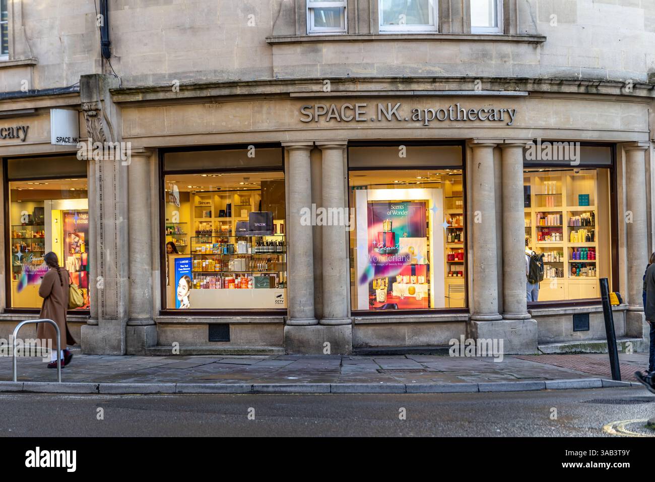 Bristol, Royaume-Uni - 11 novembre 2023 : Space NK Apothecary dans le centre-ville de Bristol. Banque D'Images