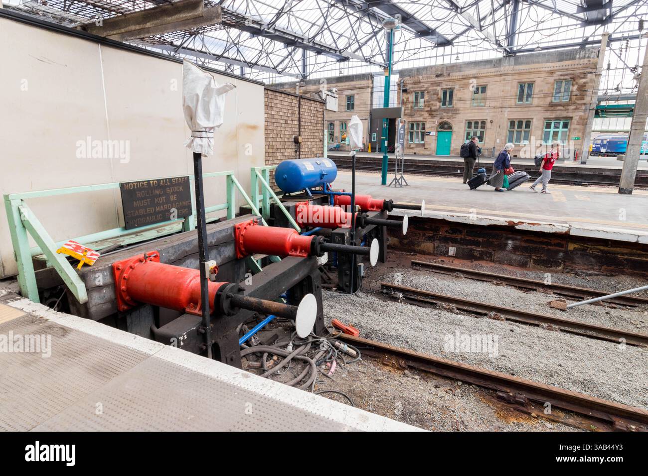 Le tampon hydraulique s'arrête à la gare de Carlisle Banque D'Images
