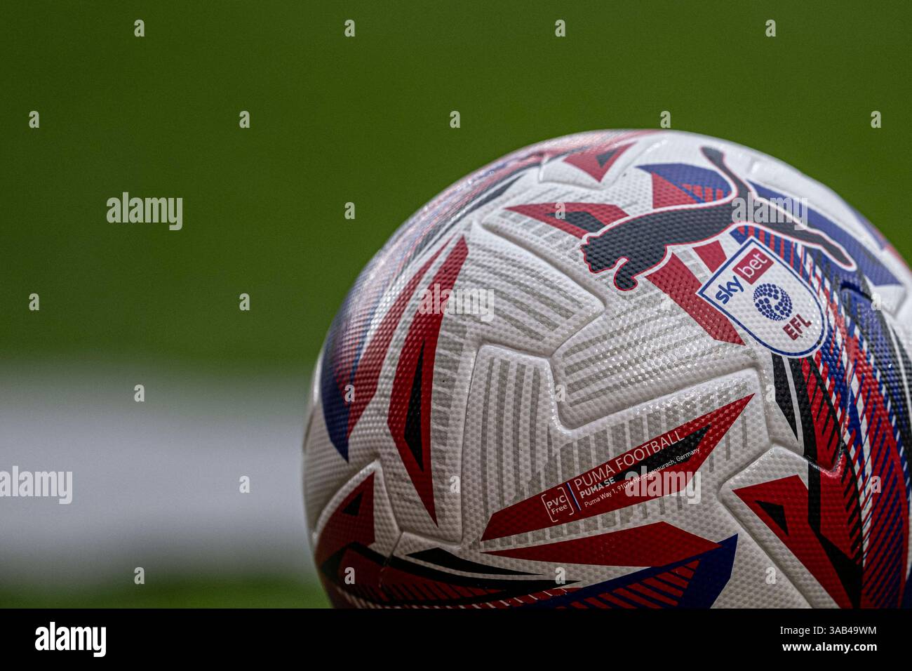 Orbita 1 Sky Bet EFL Official match Football (FIFA® Quality Pro) lors du match du Sky Bet Championship entre Middlesbrough et Oxford United au Riverside Stadium, Middlesbrough le samedi 29 mars 2025. (Photo : Trevor Wilkinson | mi News) crédit : MI News & Sport /Alamy Live News Banque D'Images
