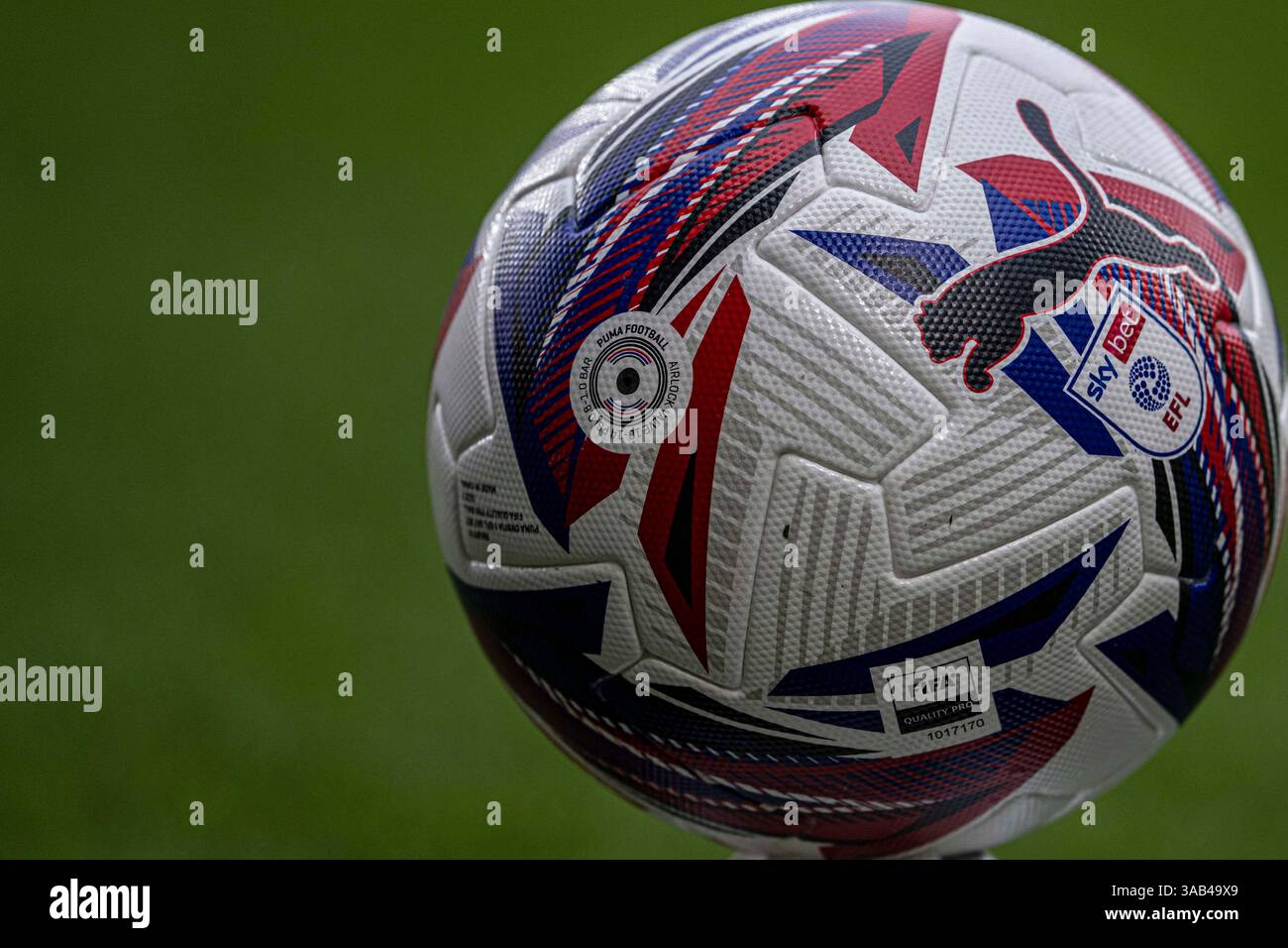 Orbita 1 Sky Bet EFL Official match Football (FIFA® Quality Pro) lors du match du Sky Bet Championship entre Middlesbrough et Oxford United au Riverside Stadium, Middlesbrough le samedi 29 mars 2025. (Photo : Trevor Wilkinson | mi News) crédit : MI News & Sport /Alamy Live News Banque D'Images