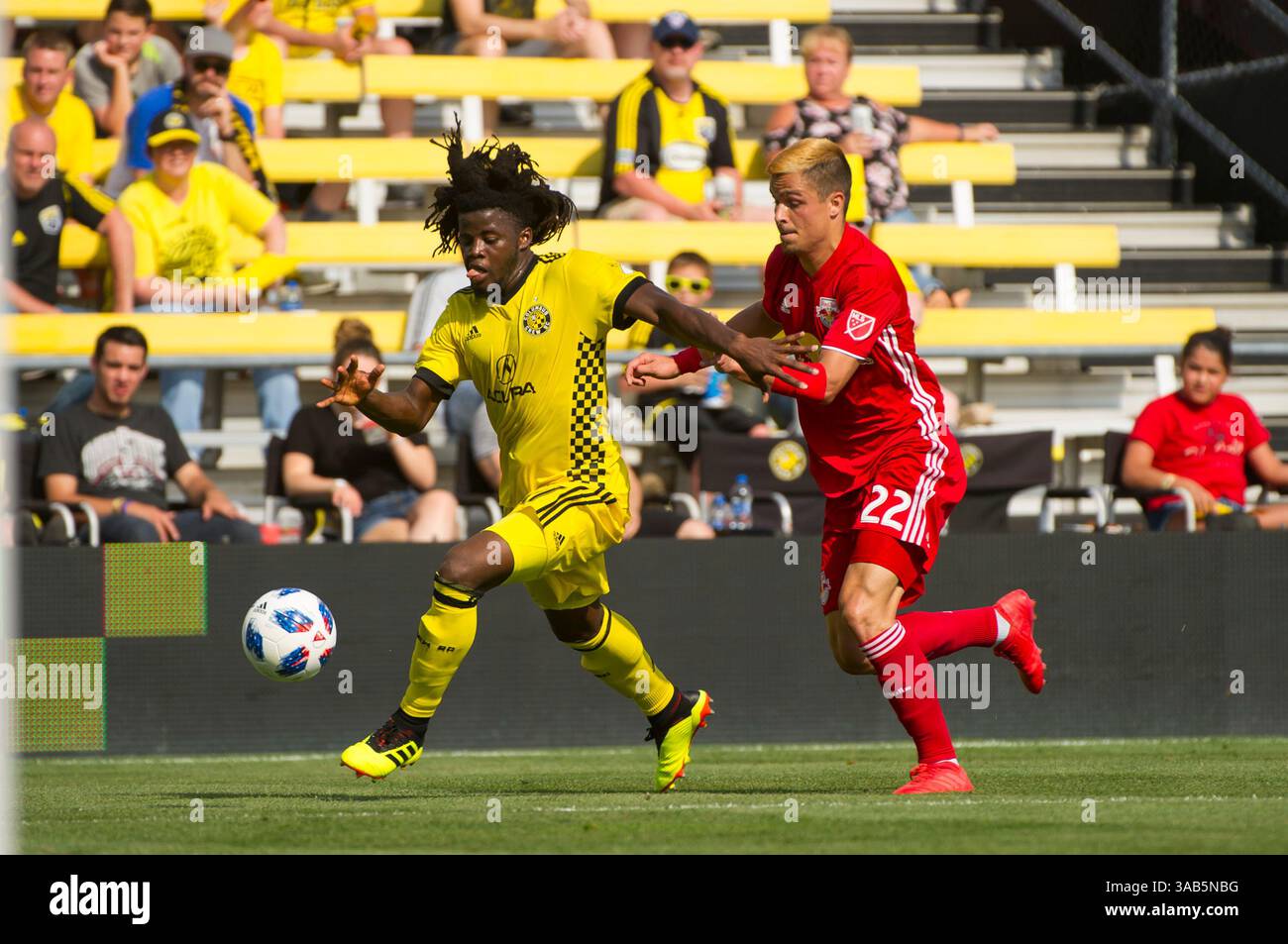 Samedi 09 juin 2018 : le milieu de terrain des Red Bulls de New York Florian Valot (22 ans) donne la chasse au défenseur du Columbus Crew SC Lalas Abubakar (17 ans) dans le match entre les Red Bulls de New York et le Columbus Crew SC au MAPFRE Stadium, à Columbus OH. ..crédit photo obligatoire : Dorn BYG/Cal Sport Media. ..Columbus Crew SC 1 - New York Red Bulls 1(crédit image : &copy ; Dorn BYG/CSM via ZUMA Wire) Banque D'Images