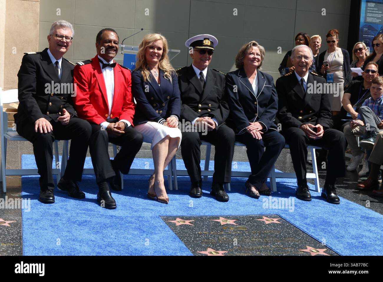 10 mai 2018 - Los Angeles, CA, USA - LOS ANGELES - 10 MAI : Fred Grandy, Ted Lange, Jill Whelan, Gavin MacLeod, Lauren Tewes, Bernie Kopell au Princess Cruises reçoit une plaque d'étoile honoraire en tant qu'ami du Hollywood Walk of Fame au Dolby Theater le 10 mai 2018 à Los Angeles, CA (crédit image : © Kathy Hutchins via ZUMA Wire) Banque D'Images