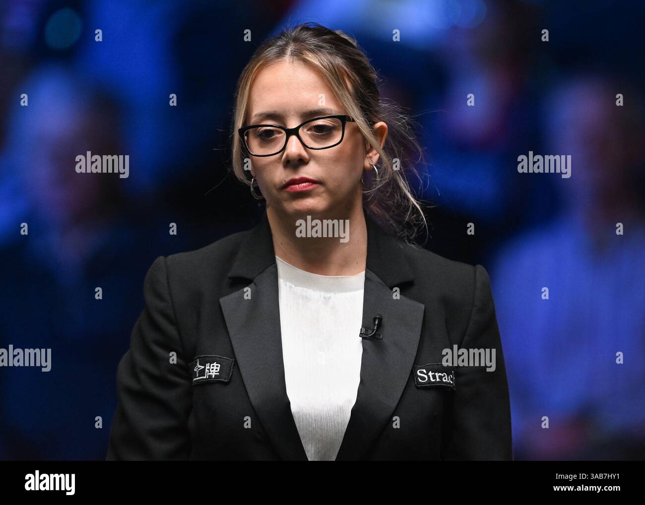 Manchester, Royaume-Uni. 1er avril 2025. Arbitre Desislava Bozhilova lors du match de la ronde 1 entre Wu Yize et Xiao Guodong lors du Sportsbet.io Tour Championship match 2025 à Manchester Central Arena. Le crédit photo devrait se lire : Cody Froggatt/Sportimage crédit : Sportimage Ltd/Alamy Live News Banque D'Images