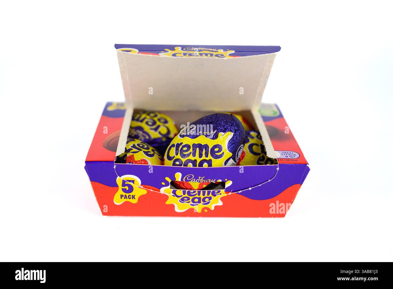 Boîte ouverte d’œufs Cadbury Creme – pays de Galles, Royaume-Uni – 30 mars 2025 Banque D'Images