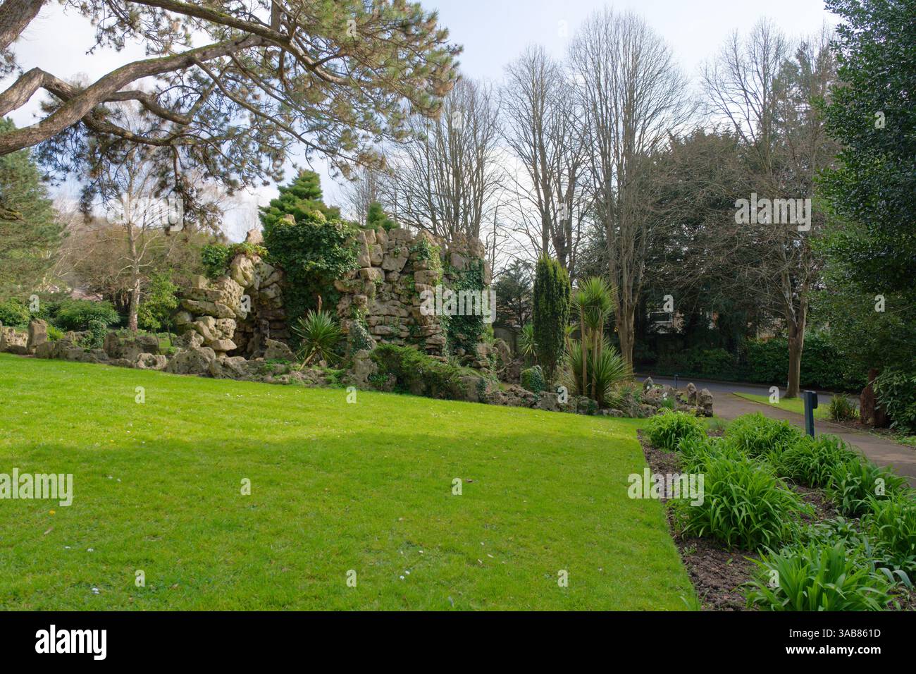 Pelouse soignée avec bordures Banque D'Images