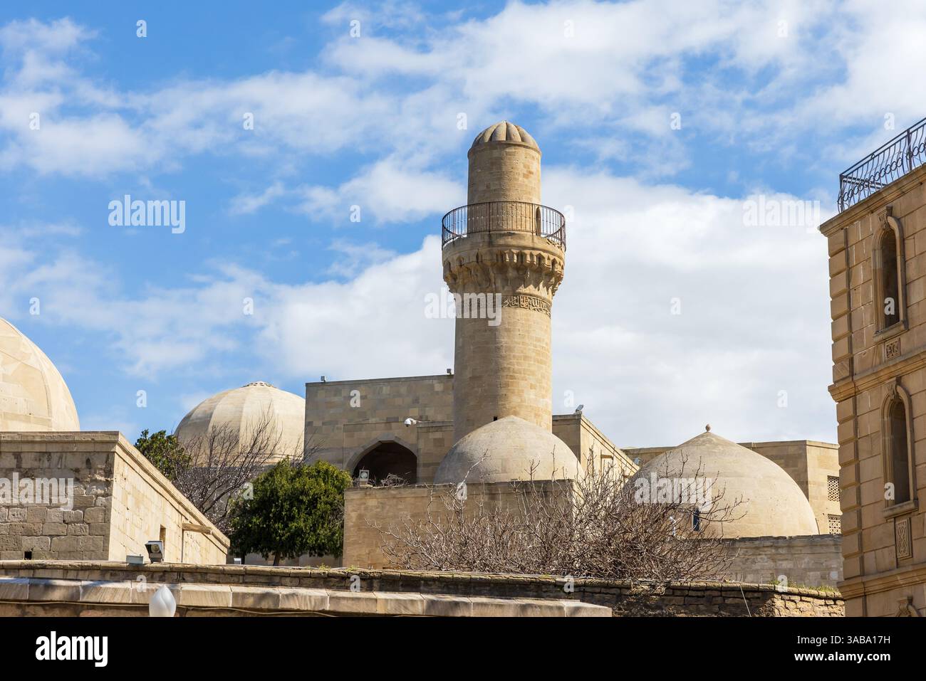 Minaret de la mosquée Shahs avec une inscription nommant Khalil Ullah I et la date : 845 AH. Palais des Shirvanshahs est un palais du XVe siècle construit Banque D'Images