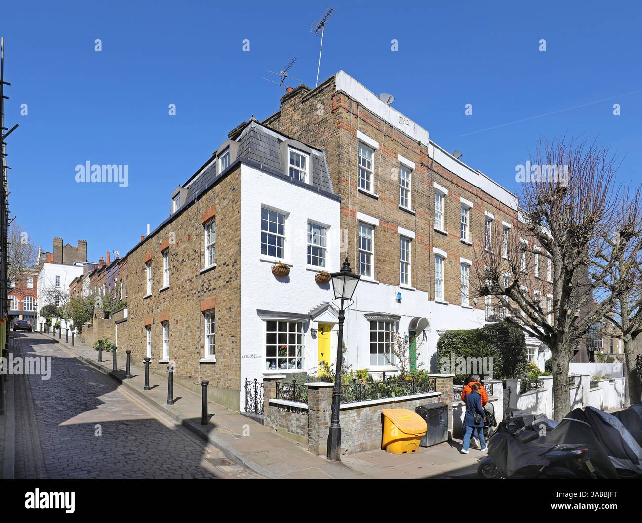Élégantes maisons géorgiennes au coin de Flask Walk et Back Lane, Hampstead, Londres, Royaume-Uni. L'un des quartiers les plus riches de Londres. Banque D'Images