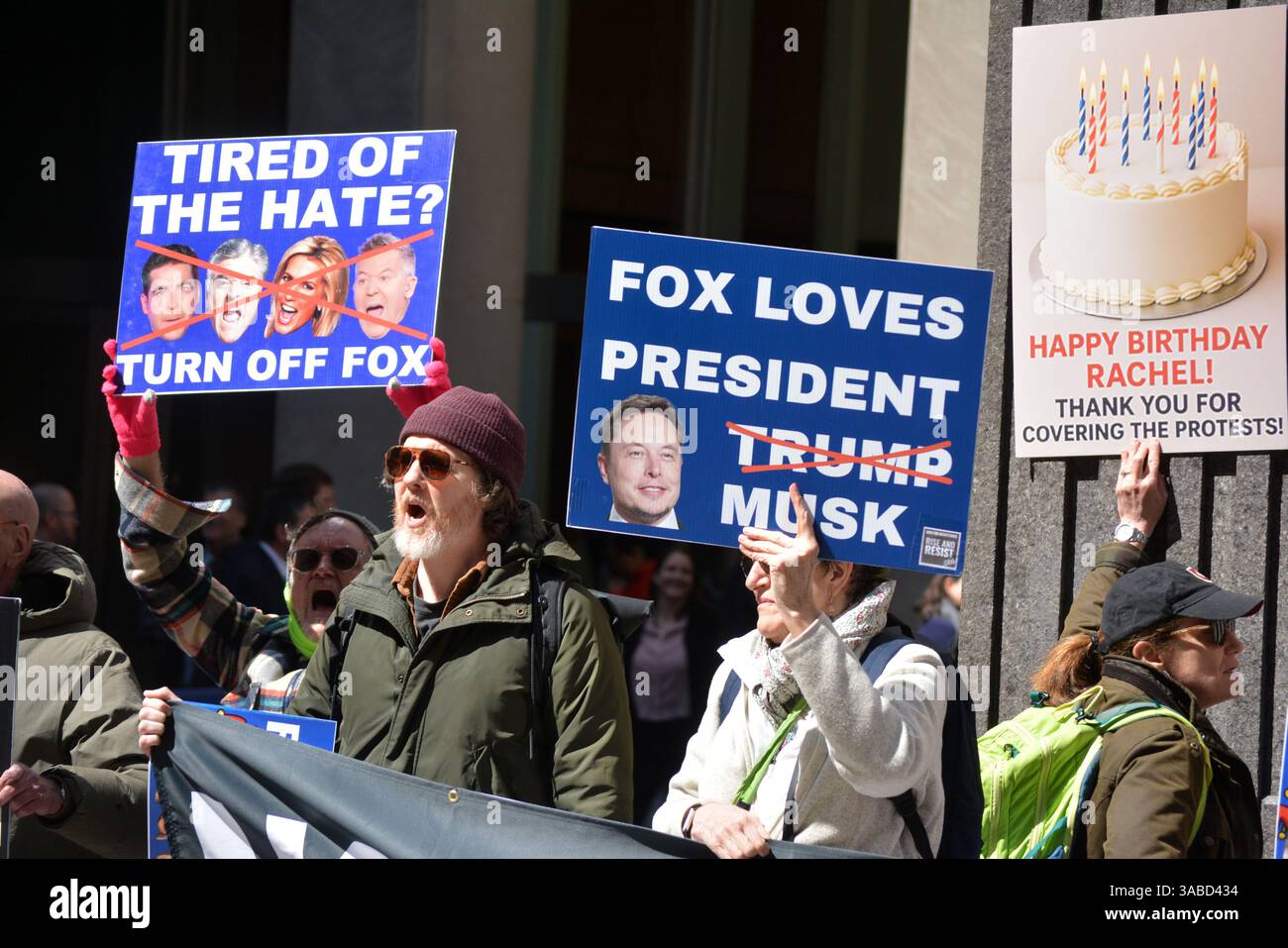 Manifestation contre Fox News devant les bureaux du réseau Midtown Manhattan. Banque D'Images