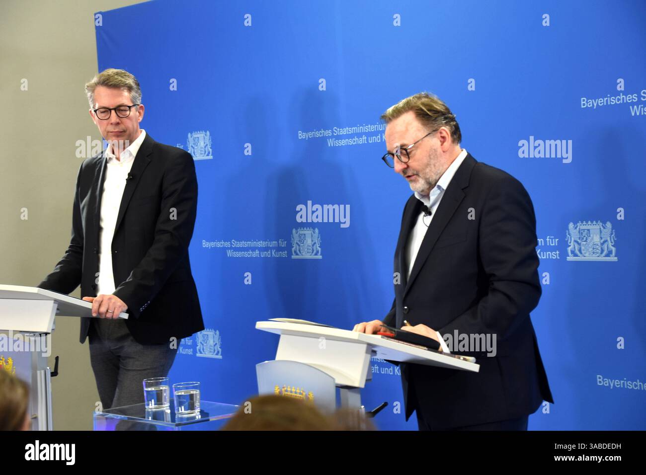Markus Blume Wissenschaft -Kunstminister Anton Biebl Interimsleiter der Staatsgemaeldesammlungen Muenchen 02.04.2025 Alte Pinakothek der moderne PK Massnahmepaket fuer Bayerns Kunstmuseen und Sammlungen - Muenchen *** Markus Blume Science Ministre de l'Art Anton Biebl Directeur intérimaire des collections du Musée d'Etat Munich 02 04 2025 Alte Pinakothek der Moderne PK ensemble de Munich Banque D'Images