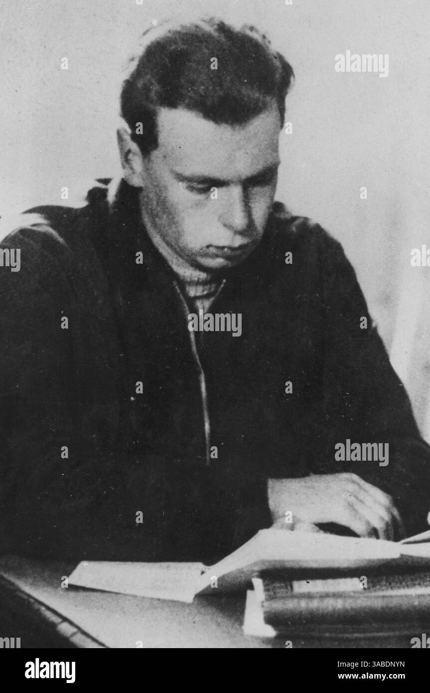 Vladimir Kirillovitch Romanov, chef de la famille Romanov à partir de 1938, dans sa jeunesse. Photographie non datée, sans localisation. [traduction automatique] Banque D'Images