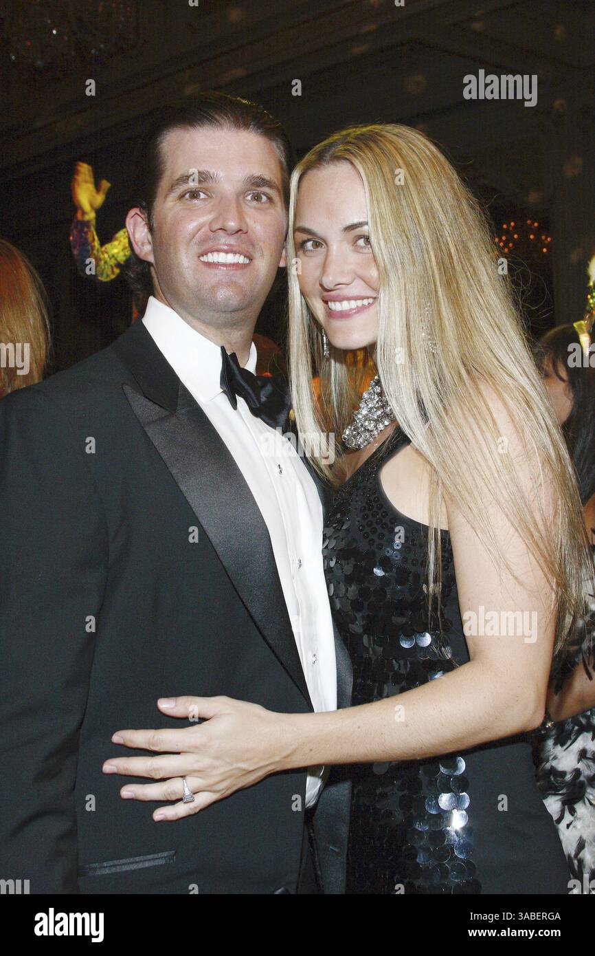 15 mars 2018 - DOSSIER - Vanessa, épouse de Donald Trump Jr., demande le divorce après 12 ans de mariage. PHOTO : PALM BEACH, FL - 2009 : Donald Trump et Melania Knauss au Mar-A-Lago Club en 2009 à Palm Beach, Floride....personnes : Donald Trump Jr., Vanessa Haydon Trump. (Crédit image : © SMG via ZUMA Wire) Banque D'Images