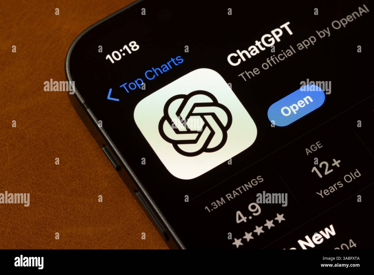 L'application ChatGPT est visible dans l'App Store sur l'écran d'un iPhone. ChatGPT est un chatbot IA génératif développé par OpenAI. Banque D'Images