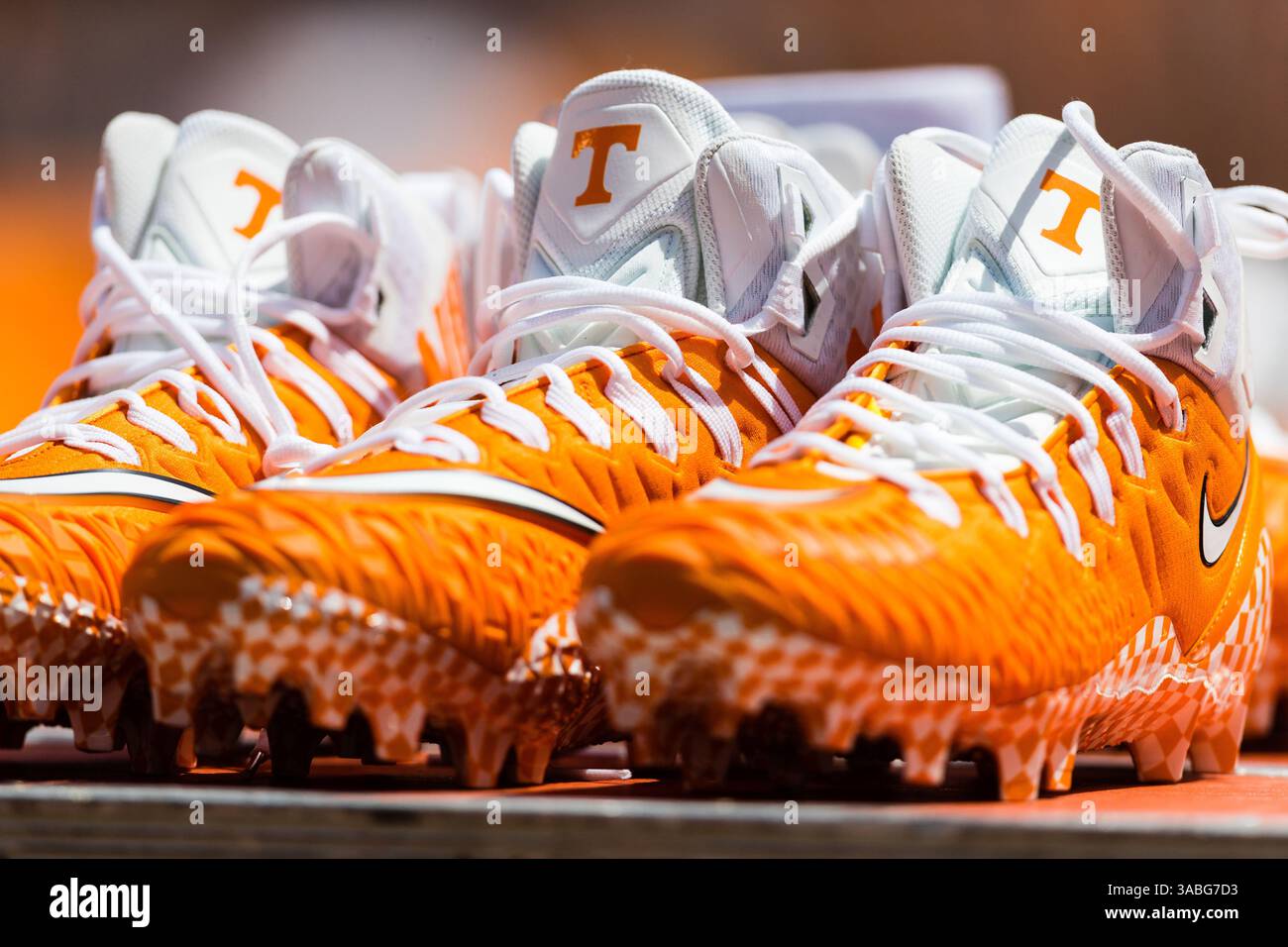 21 avril 2018 : Tennessee Volunteers Chaussures pendant le match de scrimmage intrasquad Orange and White de l'Université du Tennessee au Neyland Stadium de Knoxville, TN Tim Gangloff/CSM(crédit image : © ; Tim Gangloff/CSM via ZUMA Wire) Banque D'Images