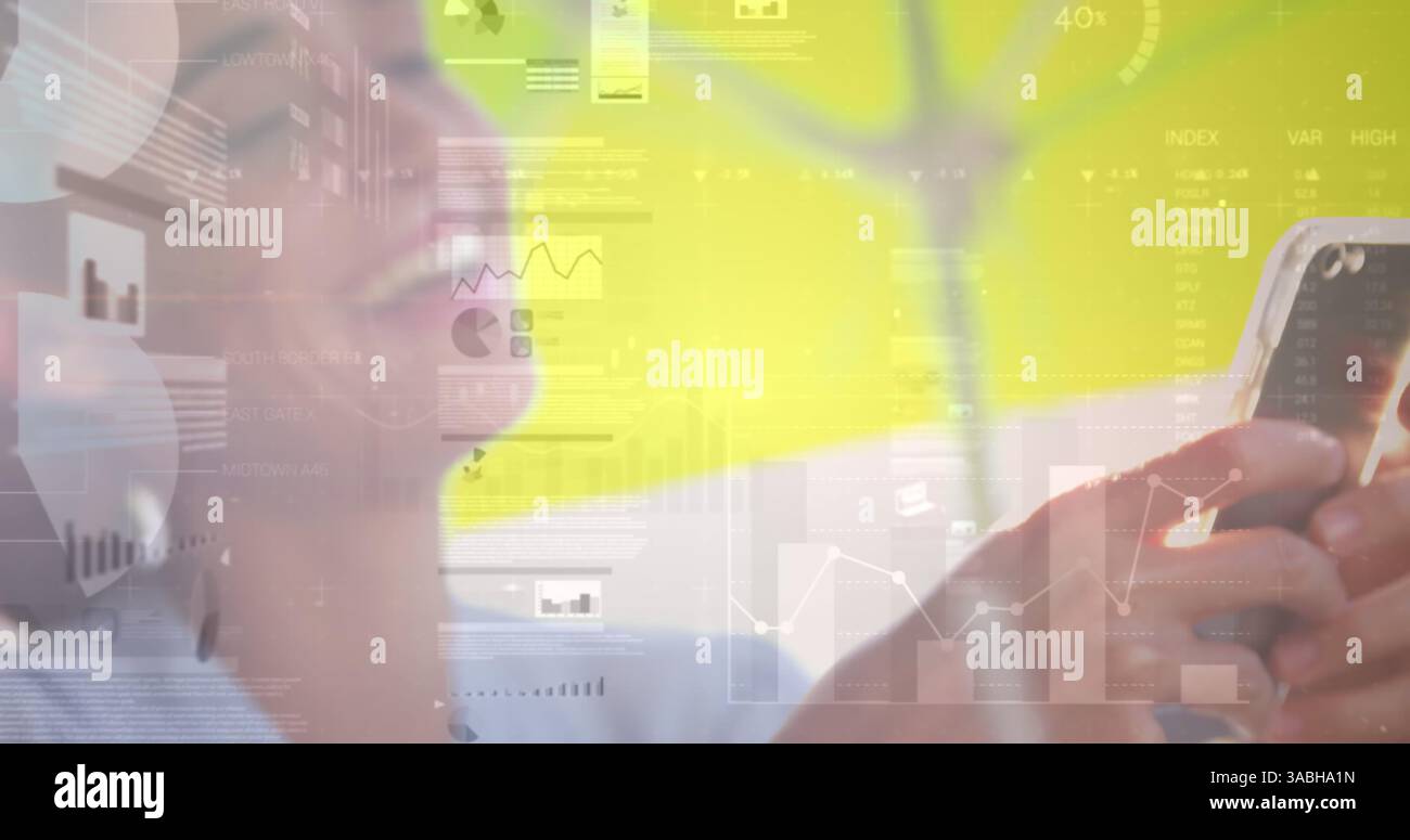 Image des statistiques et du traitement des données sur femme d'affaires à l'aide d'un smartphone Banque D'Images