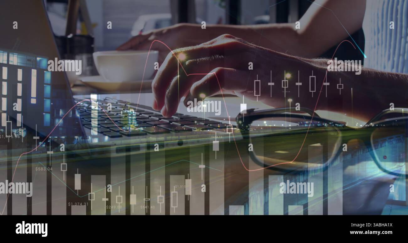 Image des statistiques et du traitement des données sur la femme à l'aide d'un ordinateur portable Banque D'Images