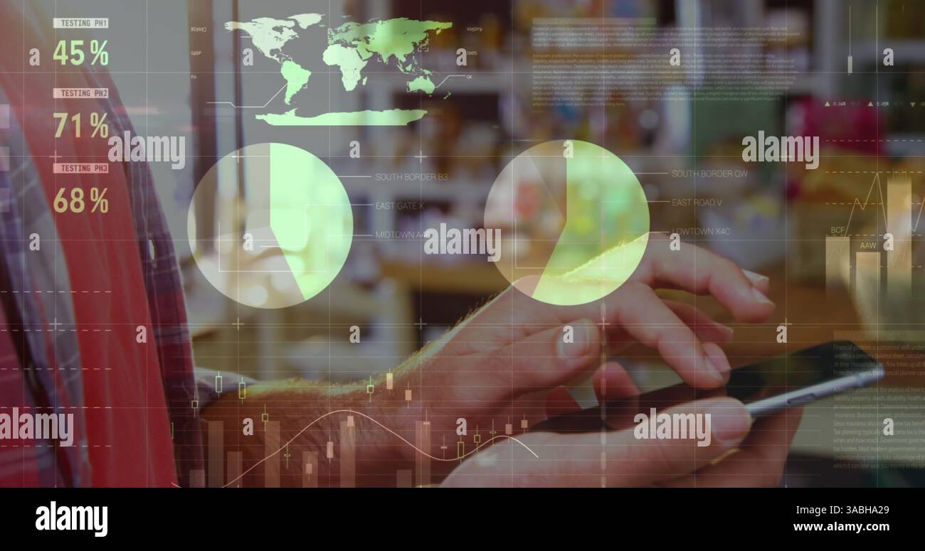 Image des statistiques et du traitement des données sur une femme utilisant un smartphone Banque D'Images