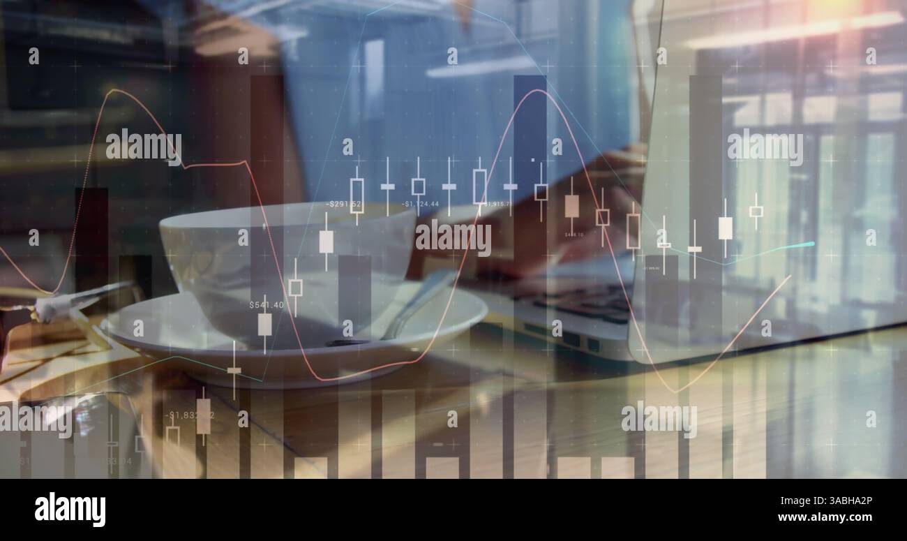 Image des statistiques et du traitement des données sur la femme à l'aide d'un ordinateur portable Banque D'Images