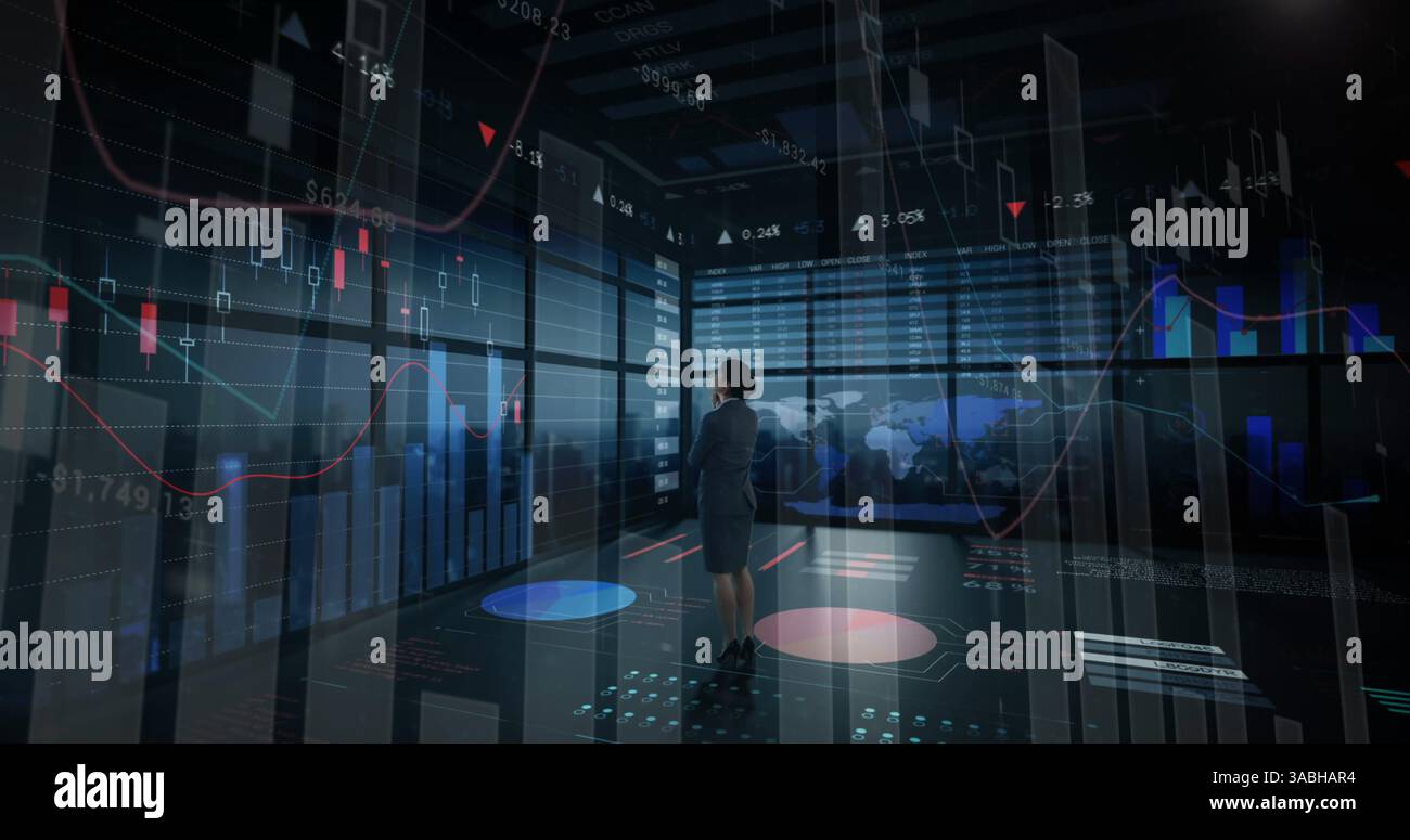 Image du traitement des données financières sur femme d'affaires au bureau Banque D'Images