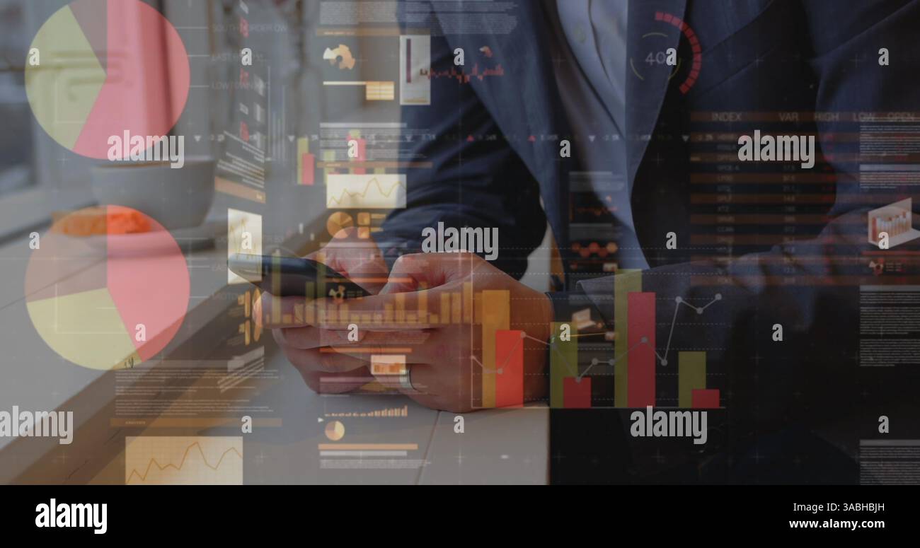 Image des statistiques et du traitement des données sur l'homme à l'aide d'un smartphone Banque D'Images