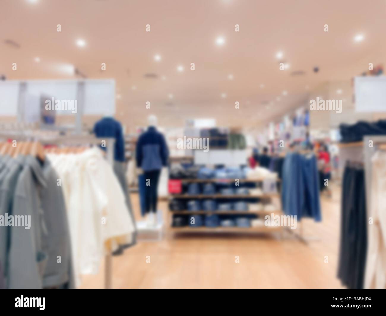 Abstrait flou beau centre commercial de luxe et magasins de détail intérieur pour l'arrière-plan - Image de stock capturée avec un smartphone