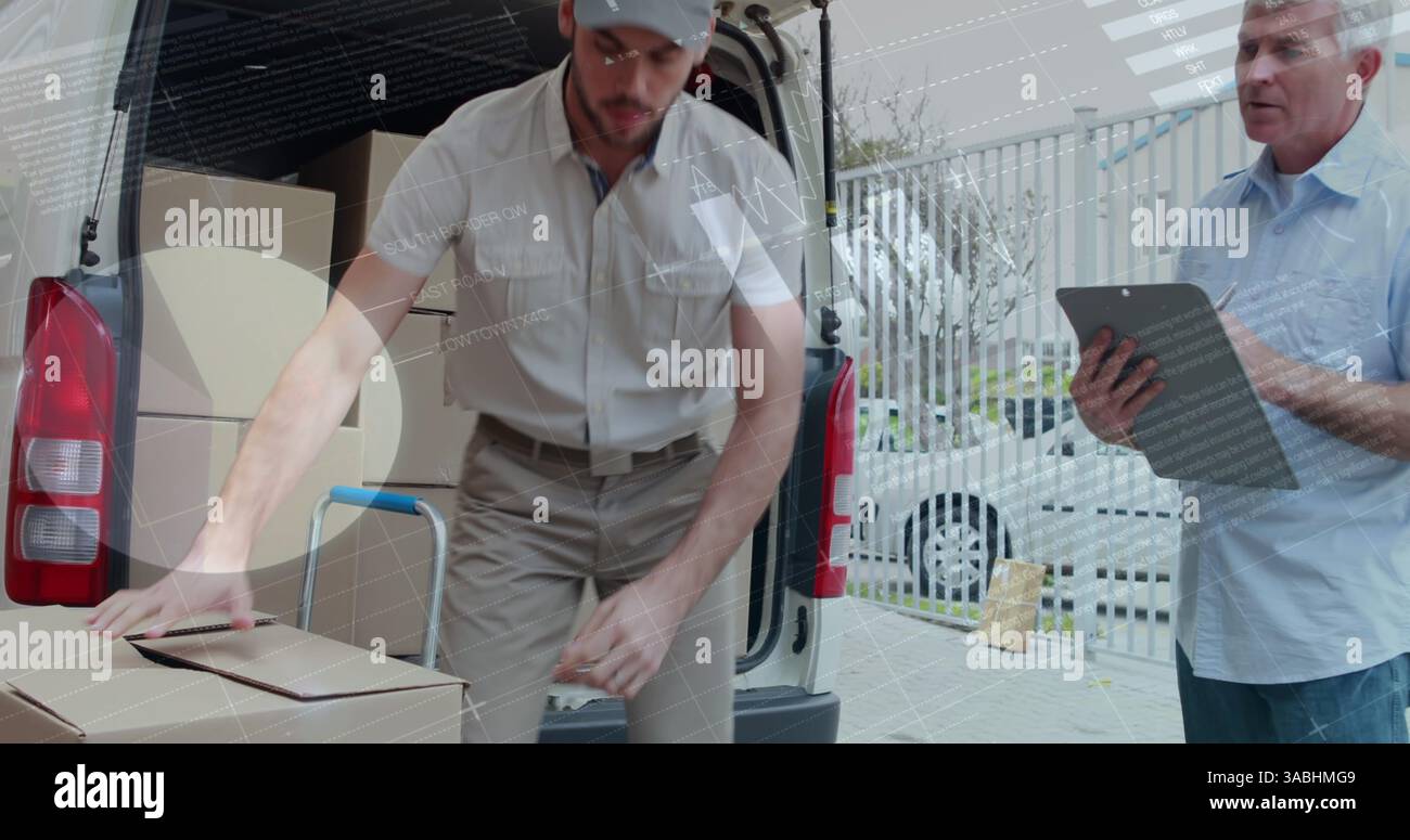 Image du traitement des données sur l'homme emballant des boîtes dans la voiture Banque D'Images