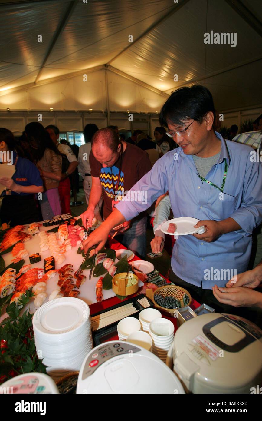 Toyota Sushi buffet... Championnat du monde de formule 1, Rd15, Grand Prix du Japon, jour d'entraînement, circuit Fuji, Fuji, Japon, vendredi 28 septembre 2007. (Crédit image : ©Sutton Motorsports/ZUMA Press) RESTRICTIONS : UK Rights OUT ! Banque D'Images
