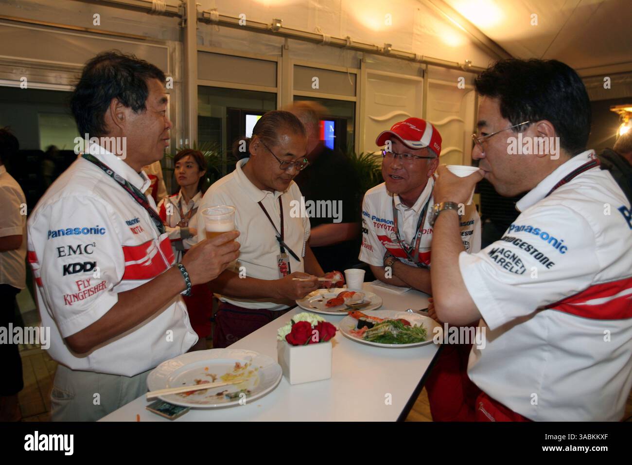 Toyota Sushi buffet... Championnat du monde de formule 1, Rd15, Grand Prix du Japon, jour d'entraînement, circuit Fuji, Fuji, Japon, vendredi 28 septembre 2007. (Crédit image : ©Sutton Motorsports/ZUMA Press) RESTRICTIONS : UK Rights OUT ! Banque D'Images