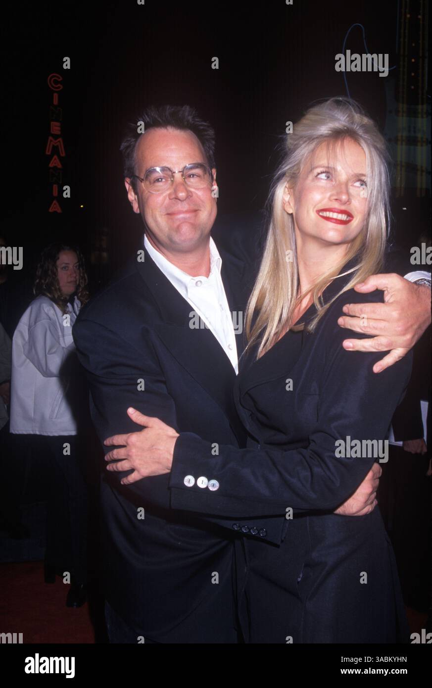Mar 27, 1996 - Los Angeles, CA, USA - DONNA DIXON au 'SGT. Première de Bilko avec Dan Akroyd. (Crédit image : © Kathy Hutchins/ZUMA Press) Banque D'Images