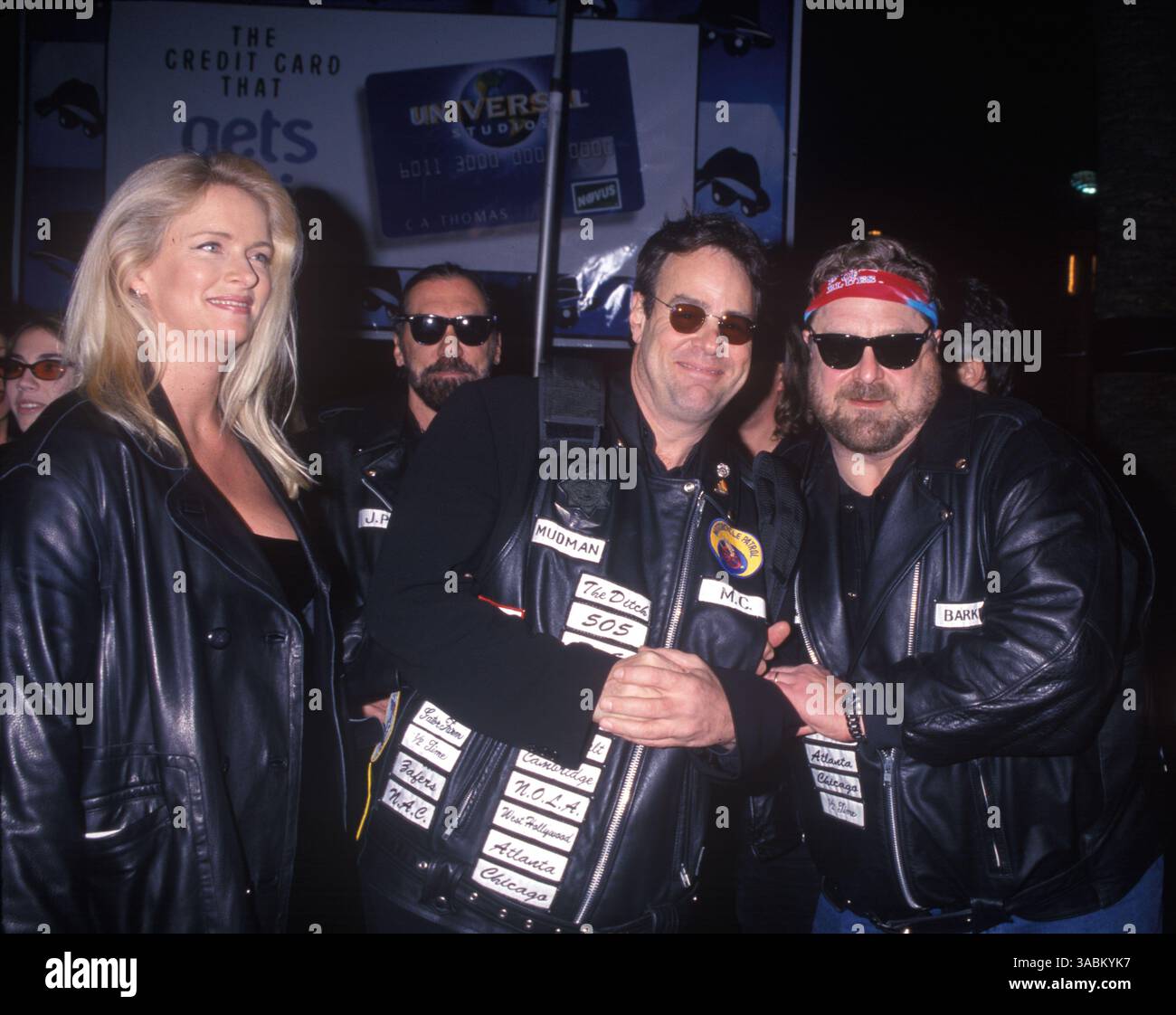 Jan 31, 1998 - Los Angeles, CA, USA - DONNA DIXON à la première de 'Blues Brothers 2000' avec Dan Akroyd et John Goodman. (Crédit image : © Kathy Hutchins/ZUMA Press) Banque D'Images