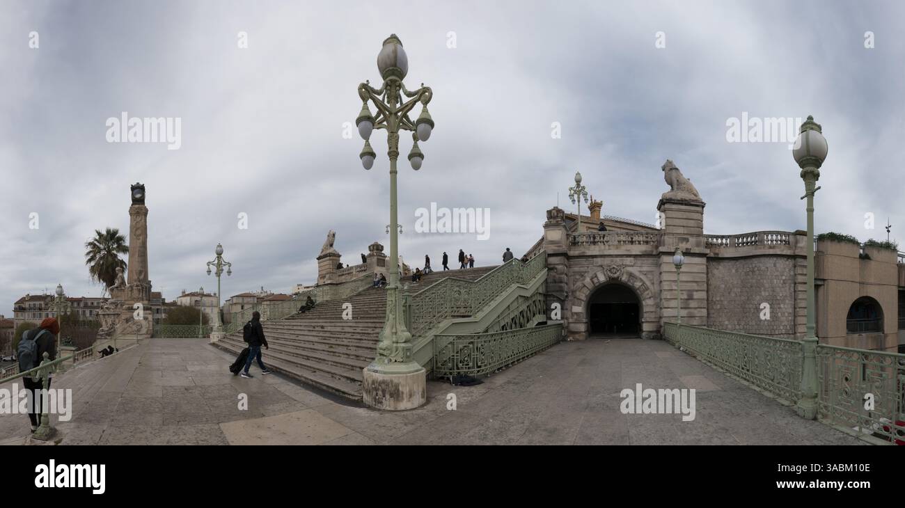 Marseille, France - 25 mars 2024 : vue panoramique de la monumentale gare Saint Charles, à Marseille, France. Banque D'Images