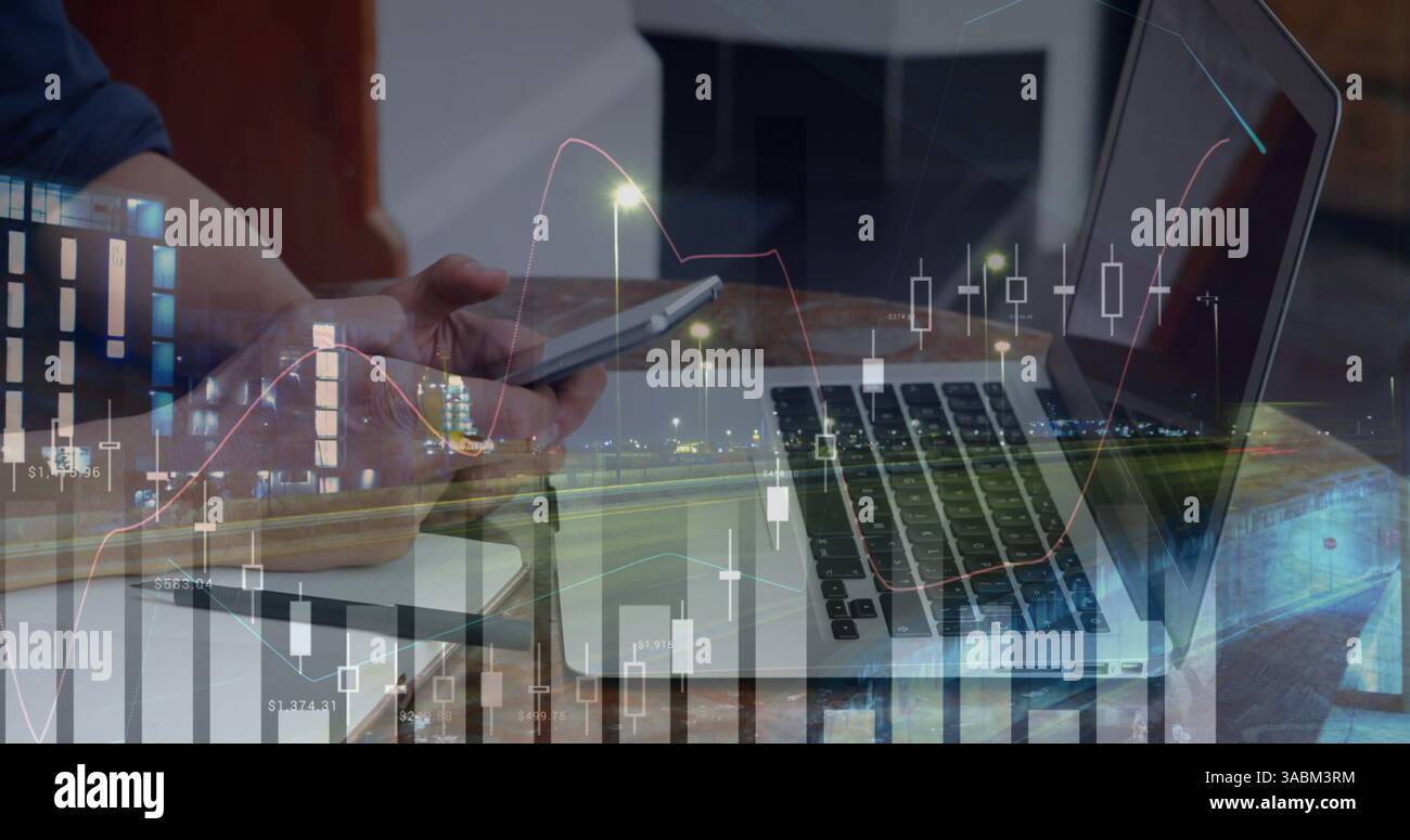 Image des statistiques et du traitement des données sur homme d'affaires à l'aide de smartphone Banque D'Images