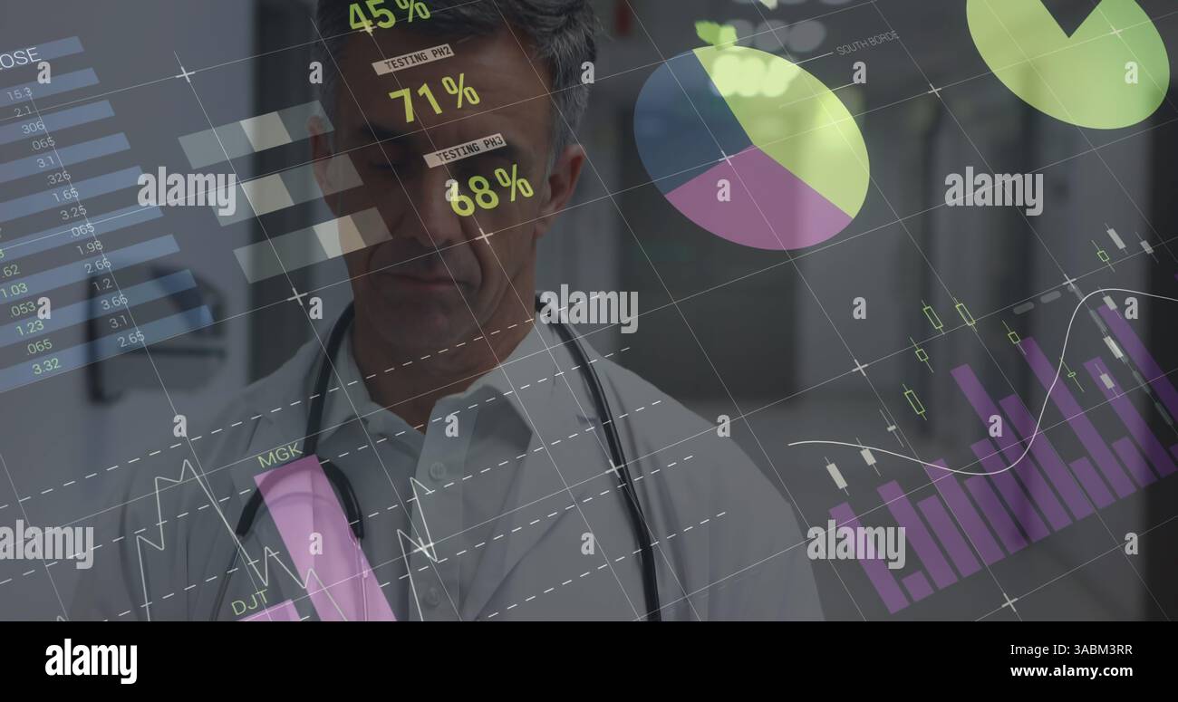 Image de statistiques et de traitement de données sur médecin masculin Banque D'Images