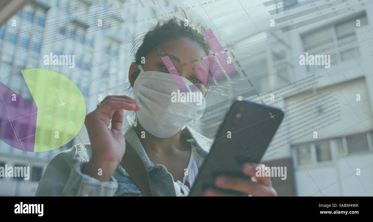 Image du traitement des données financières sur femme d'affaires à l'aide d'un smartphone Banque D'Images