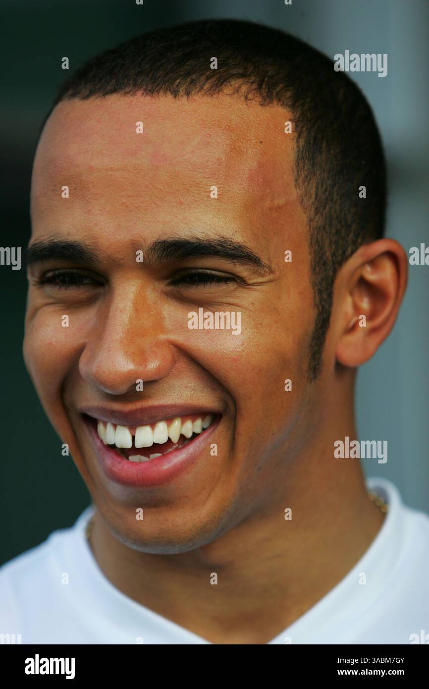 Lewis Hamilton (GBR) McLaren...Championnat du monde de formule 1, Rd16, Grand Prix de Chine, Journée de qualification, circuit international de Shanghai, Shanghai, Chine, samedi 6 octobre 2007. (Crédit image : ©Sutton Motorsports/ZUMA Press) RESTRICTIONS : UK Rights OUT ! Banque D'Images