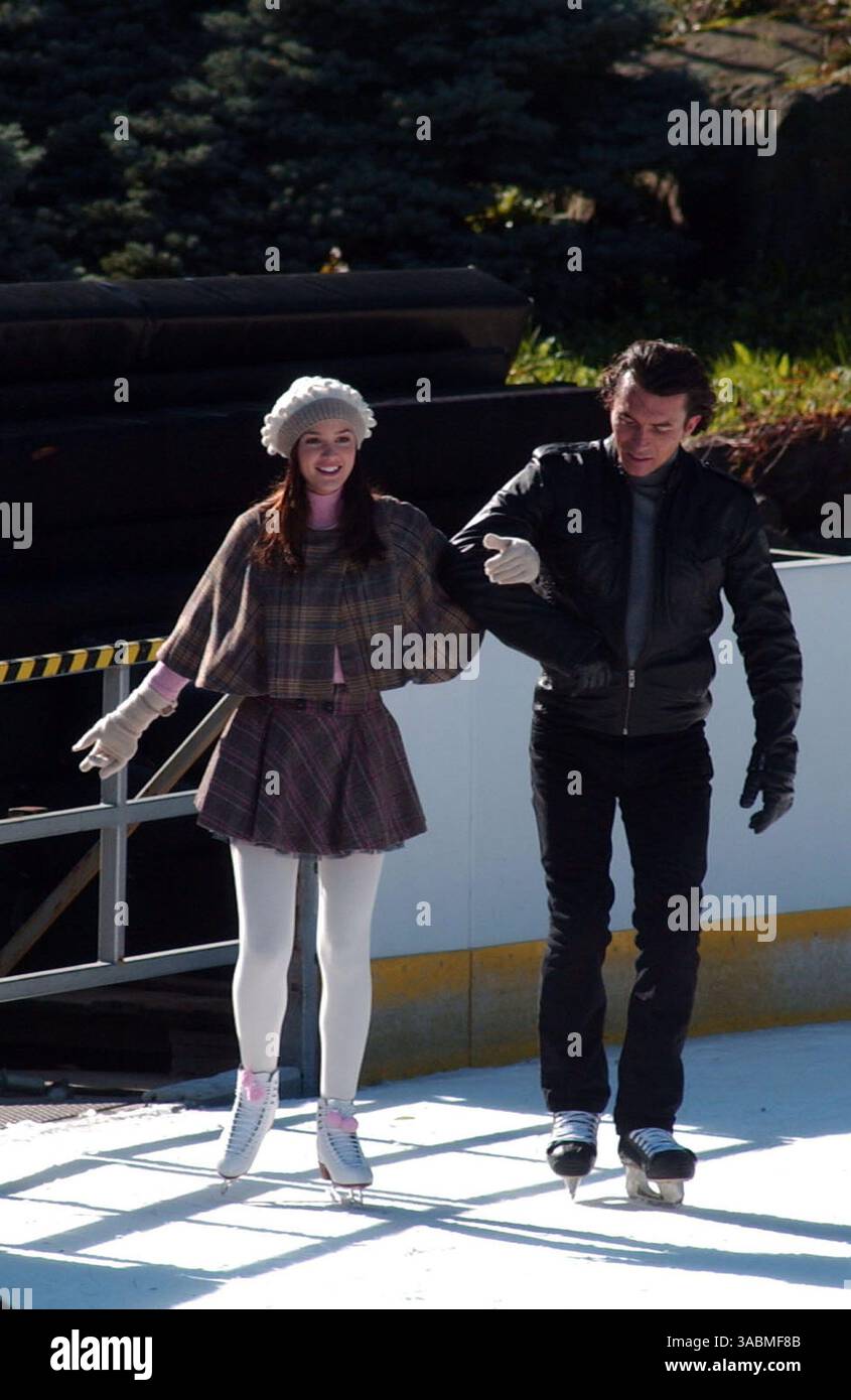 2 novembre 2007, New York City Leighton Meester et William Abadie étaient sur le plateau de l'émission télévisée ''Gossip Girl'' qui tournait à la patinoire Wollman à Central Park (crédit image : Banque D'Images